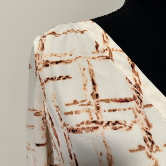 *WHITE HOUSE BLACK MARKET* White x Brown Pattern Long Sleeve Dress Size 10 - Picture 3 of 7